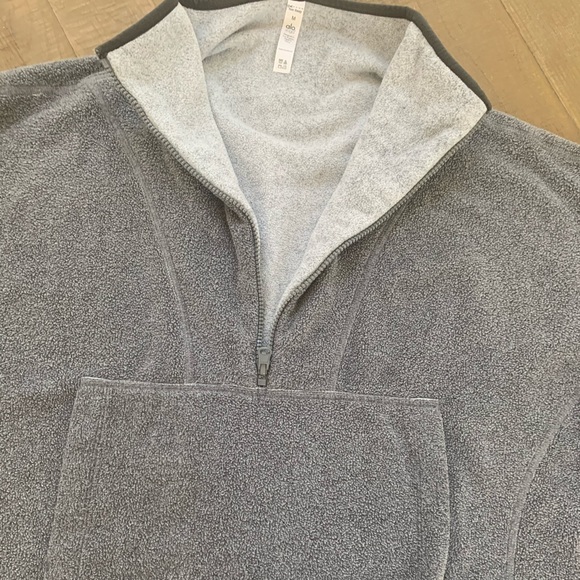 ALO Yoga | Tops | Alo Yin Yang Fleece 